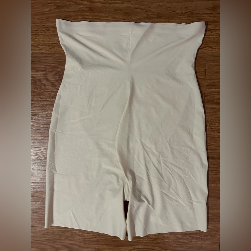 Yummie Seamless Solutions High Waist Thigh Shaper - Picture 2 of 4